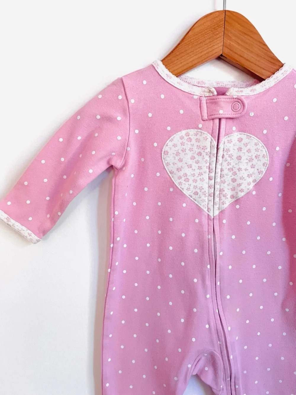 6/$20💥Baby Girl Pink Heart Sleeper / Playsuit, Footed, Floral Soles & Cuffs - Picture 3 of 11